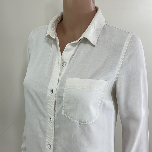 Old Navy Women’s Cloud Nine Relaxed Tencel Patch Pocket Button Down Shirt - Picture 7 of 16